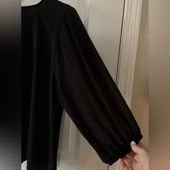 Simply Vera VeraWang Black Blouse with Sheer Balloon sleeves, Size XL - Picture 8 of 10